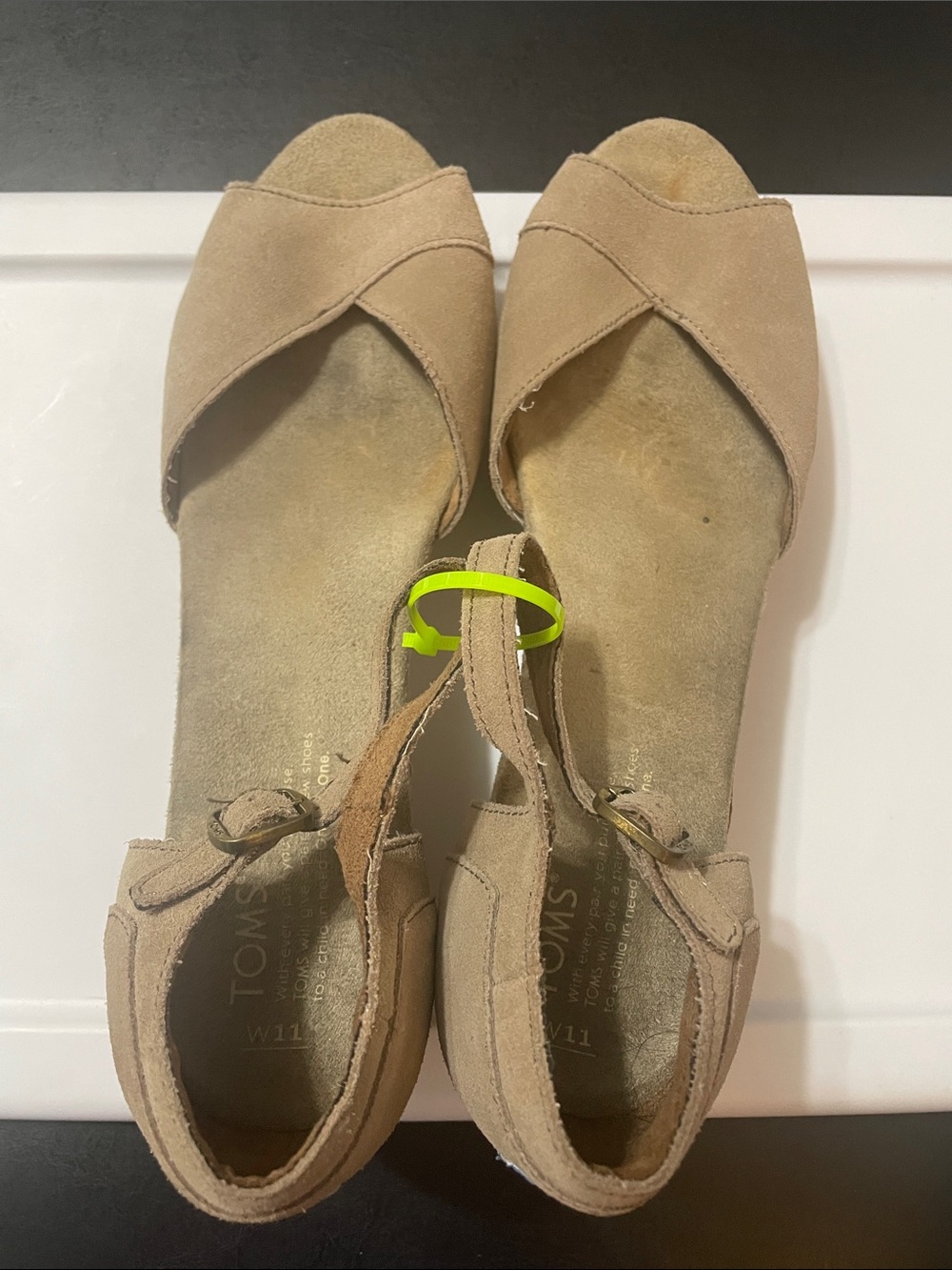 Toms Taupe Suede Crossover Open-Toe Ankle-Strap Sandals used Sz. 11